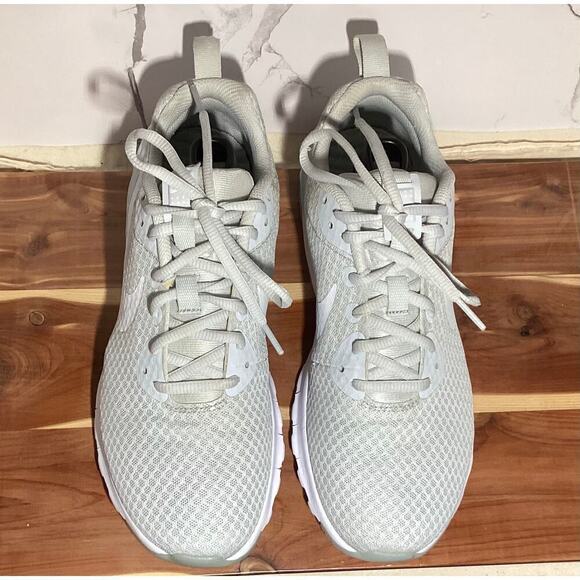 Women's Nike Air Max Motion Low running shoes women’s sz 10 gray - Picture 1 of 7